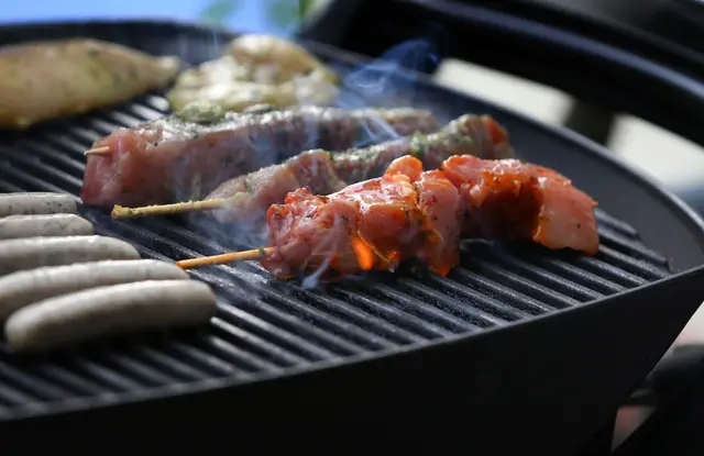 Bei einer Firmenfeier in Wiesloch ist ein Gasgrill in Brand geraten. (Symbolbild) | Foto: Karl-Josef Hildenbrand/dpa