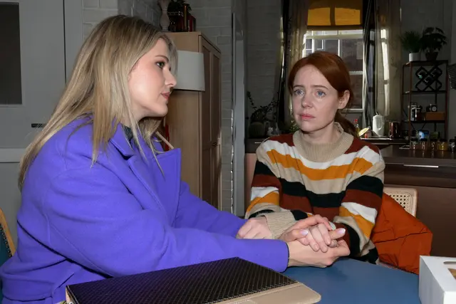 Alicia (Josefin Bressel, links) konfrontiert Toni (Olivia Marei) mit ihren verdrängten Gefühlen – die emotionale Belastung wird für Toni immer größer. | Foto: RTL / Rolf Baumgartner