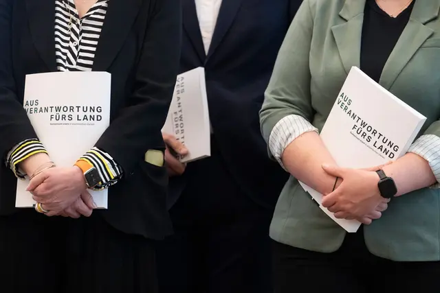 Vorgestellt wurde der Koalitionsvertrag im Südwesten schon vergangene Woche. Jetzt kommen auch offiziell die Unterschriften darunter. (Archivbild) | Foto: Marijan Murat/dpa