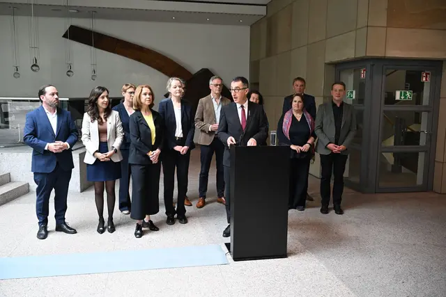 Cem Özdemir geht mit einer ziemlich erfahrenen Mannschaft in die neue Landesregierung | Foto: Bernd Weißbrod/dpa