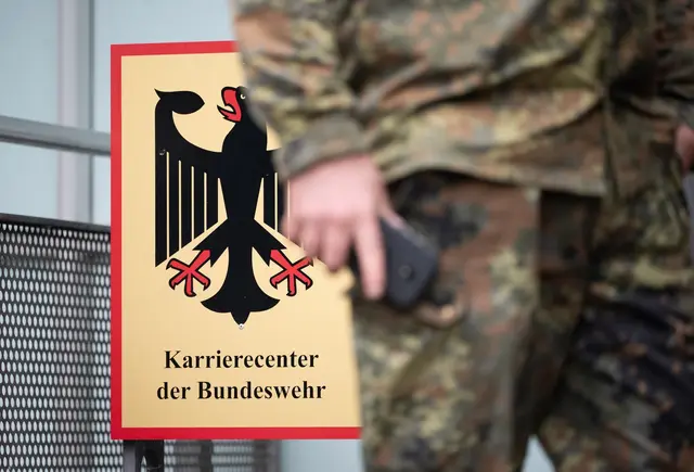 Im Karrierecenter durchlaufen Bewerber die medizinische Musterung und weitere Eignungstests. | Foto: dpa