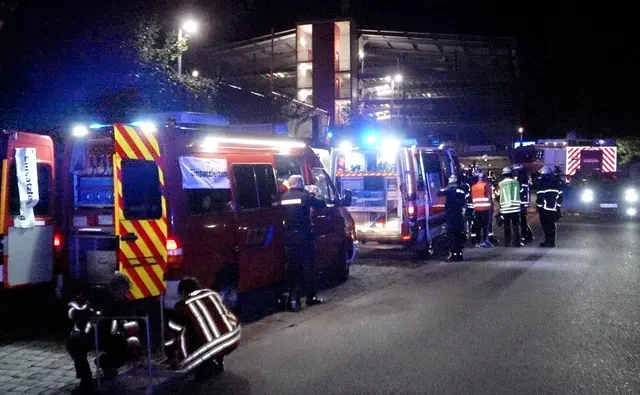 Um Mitternacht sorgte ein Wohnungsbrand in Saarbrücken-Dudweiler für Aufregung. (Symbolbild)  | Foto: Thorsten Kremers/dpa