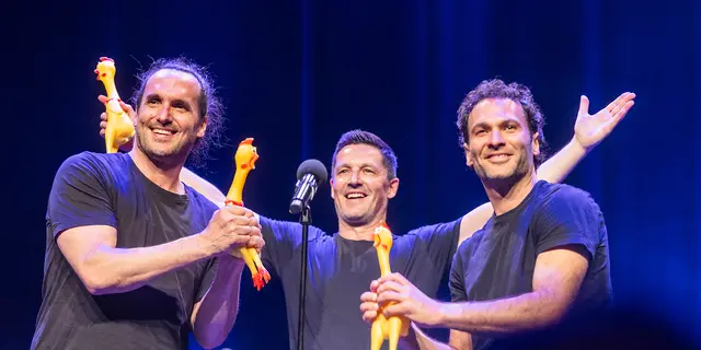 Starbugs:
Das weltweit erfolgreiche Schweizer Trio fordert mit ihrer Mischung aus Slapstick, Akrobatik und Tanz die Lachmuskeln bis zum Äußersten | Foto: ©Lions Club Karlsruhe Zirkel