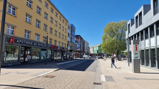 Die Zone umfasst große Teile der Innenstadt – unter anderem Bereiche rund um den Willy-Brandt-Platz, die Fruchthallstraße, den Fackelbrunnen und den Stiftsplatz. Auch öffentlich zugängliche Gebäude wie das Einkaufszentrum „K in Lautern“, mehrere Parkhäuser und die Passage am Stiftsplatz werden einbezogen. | Foto: Ralf Vester