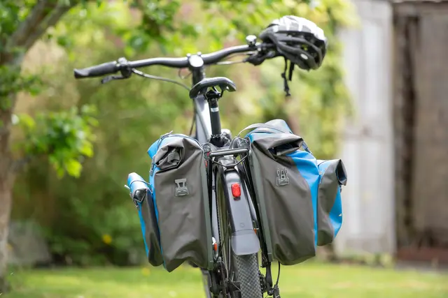 Worauf es beim Kauf von Fahrradtaschen und bei der Fahrradpflege ankommt. | Foto: TÜV SÜD/ Conny Kurz