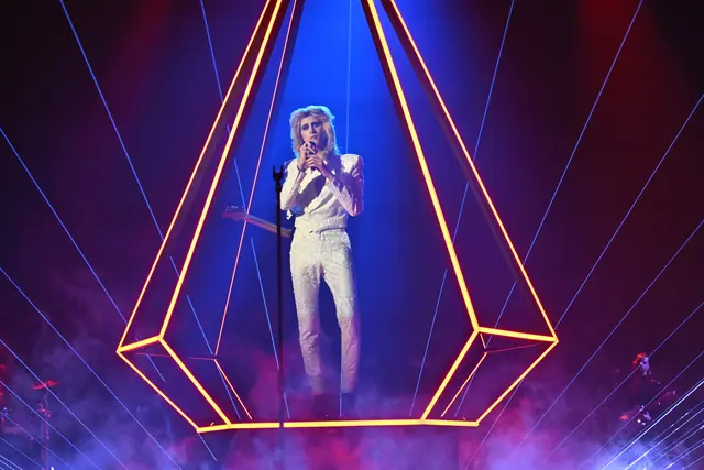 wavvyboi - viele hätten ihn beim deutschen ESC-Vorentschied gerne als Sieger gesehen - verkündet beim ESC 2026 die deutschen Jury-Punkte  | Foto: SWR,ARD/Claudius Pflug
