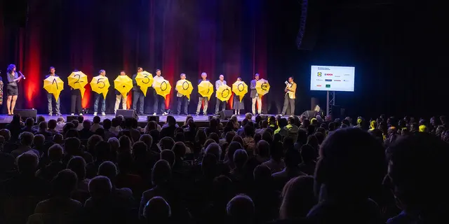 Rekordergebnis:
125.300 Euro. Die Präsidenten von 11 Karlsruher Lions-Clubs präsentierten die Rekordsumme der diesjährigen Lions Comedy-Night und die Gesamtsumme aller 11 Jahre von über 1,36 Mio. Euro. | Foto: ©Lions Club Karlsruhe Zirkel