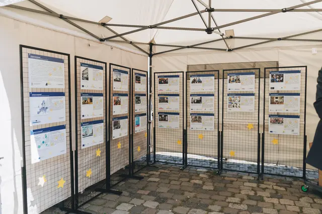 Kulinarik, Musik und Austausch prägten die Tafel der Nationen am Europatag auf dem Toulonplatz in Mannheim. Mehr als 30 Vereine zeigten, wie europäische Vielfalt vor Ort gelebt wird. | Foto: Reiss-Engelhorn-Museen Mannheim / Maria Schumann