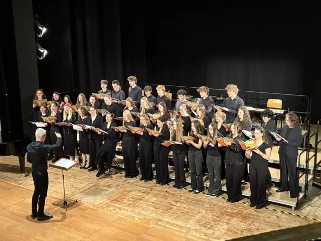 Wer am Abend noch etwas Besonderes erleben will, kann in der Festhalle zur „Latin Jazz Mass“ in den Sommer starten. | Foto: Stadt Pirmasens