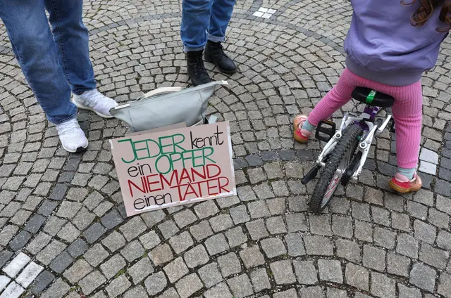 Rheinland-Pfalz schafft die Stelle einer unabhängigen Landesbeauftragten gegen sexualisierte Gewalt an Kindern und Jugendlichen. (Symbolbild)  | Foto: Karl-Josef Hildenbrand/dpa