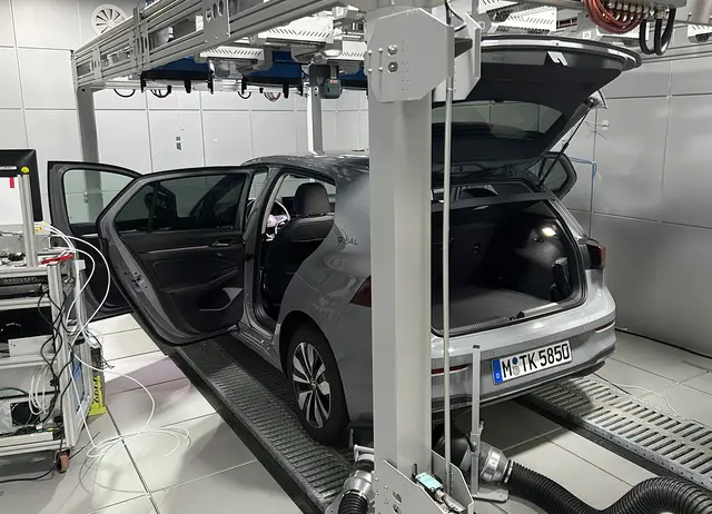 Schadstoffe und TVOC-Werte in Neuwagen-Innenräumen, Einfluss von Hitze und Lüftung. | Foto: ADAC
