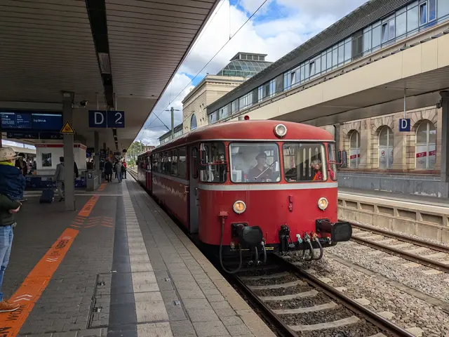 Mit einem historischen Schienenbus die Region erkunden.  Am 15.
Mai werden im Kraichtal und in die Pfalz Fahrten mit dem "Roten Brummer" angeboten. | Foto: Bildrechte: © Jürgen Heß; Abdruck honorarfrei