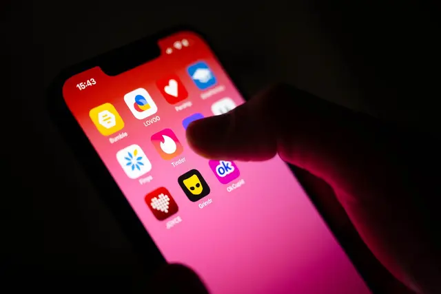 Vorsicht ist geboten: Auf den Dating-Portalen und -Apps können auch Betrüger unterwegs sein, sogenannte Love- oder Romance-Scammer.  | Foto: dpa