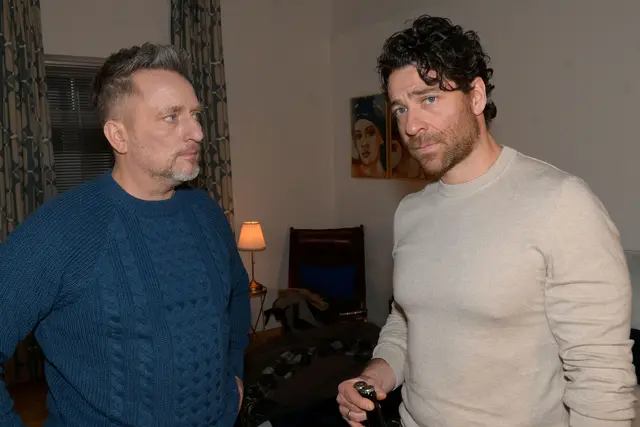 Michi (Lars Pape, links) nimmt Jonas’ neue Erinnerung im Mordfall um Zoe Vogt ernst. Auch Carlos (Patrick Fernandez) steht weiter unter Druck. | Foto: RTL / Rolf Baumgartner