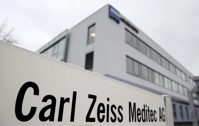 Der Medizintechnikkonzern will seine Kosten senken. | Foto: Bodo Schackow/dpa-Zentralbild/dpa