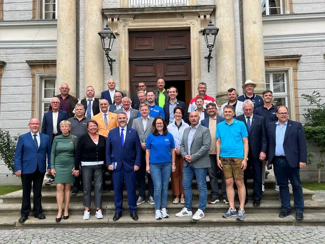 Wenn Delegationen aus Partnerstädten anreisen, wird eine Innenstadt schnell zur Bühne für Begegnungen und Umzüge. | Foto: TKS GmbH/Martin Franck