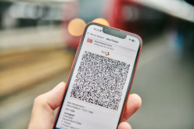 Google Maps zeigt künftig Echtzeitdaten von DB Regio an und ermöglicht den direkten Ticketkauf. Das soll die Planung von Bahnfahrten im Alltag deutlich vereinfachen. | Foto: Deutsche Bahn AG / Dominic Dupont