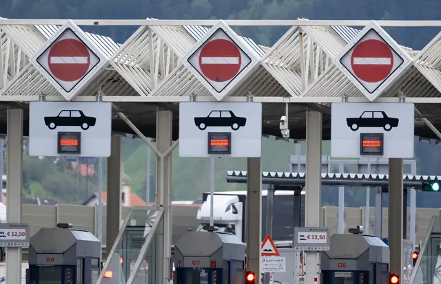 Anlässlich der Brenner-Blockade am 30. Mai kommt es bereits an der Landesgrenze von Tirol zu Verkehrskontrollen. | Foto: Sven Hoppe/dpa