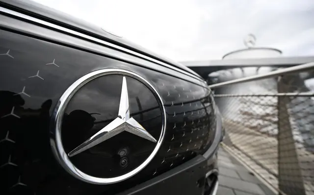 Der Verkaufsprozess für die konzerneigenen Autohäuser von Mercedes-Benz schreitet voran - auch im Südwesten. (Symbolbild) | Foto: Bernd Weißbrod/dpa