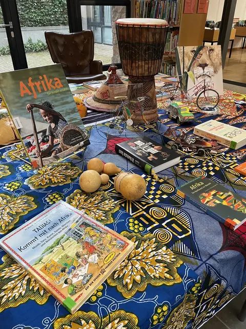 Büchertisch Afrika | Foto: Stadtverwaltung Viernheim