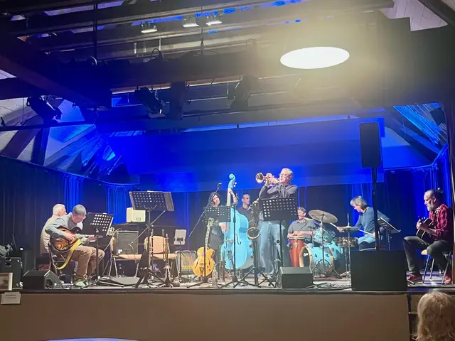Wer spontan Live-Musik erleben oder selbst mitspielen will, findet bei einer offenen Jam Session schnell Anschluss. | Foto: Kulturzentrum Herrenhof