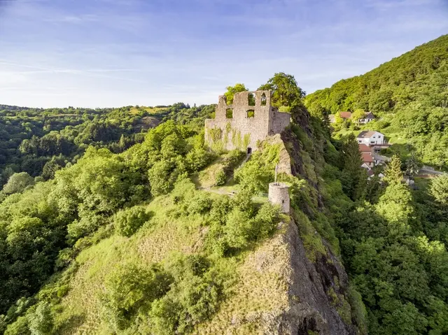 Vom 29. bis 31. Mai steht die Burgruine Falkenstein ganz im Zeichen des Mittelalters | Foto: Knut Pflaumer/Pfalz Touristik e.V./gratis