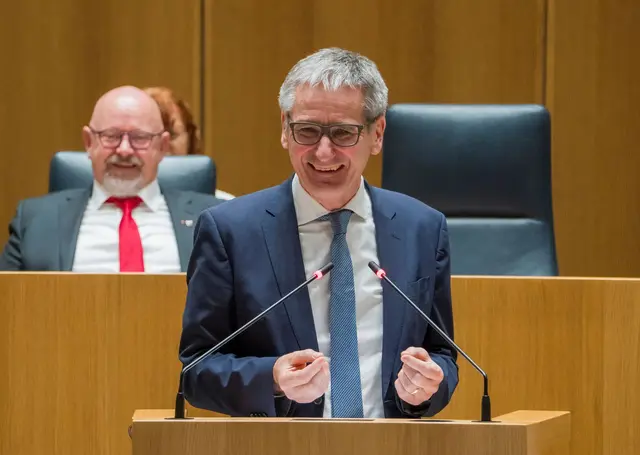 «Der Landtag kann einiges bewegen», sagt der scheidende Präsident Hendrik Hering. (Archivbild) | Foto: Andreas Arnold/dpa