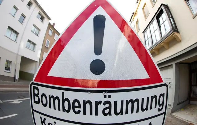 In Pforzheim wird eine Weltkriegsbombe entschärft. (Symbolbild) | Foto: Friso Gentsch/dpa