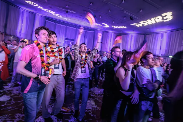 Party pur - beim ESC-Public Viewing 2026 in Karlsruhe (Eurovision Songcontest in Wien) | Foto: Paul Needham