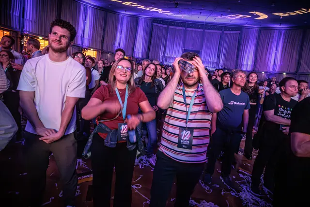 ESC-Party in Karlsruhe 2026 - die Spannung steigt, als es an die Punktevergabe geht.  | Foto: Paul Needham