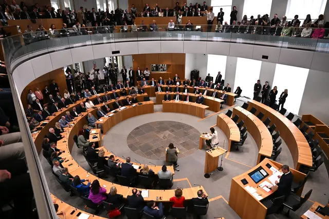 Die Wahl der Vize-Präsidenten oder der Vize-Präsidentinnen gehört zur konstituierenden Sitzung des Landtags.  | Foto: Jennifer Brückner/dpa