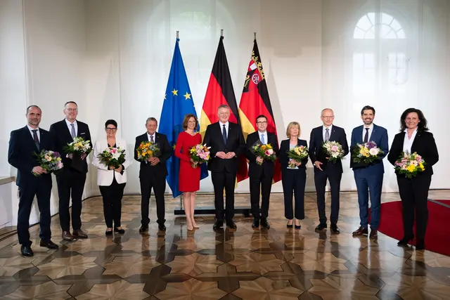 Vier Frauen und sechs Männer umfasst das neue Kabinett. | Foto: Florian Wiegand/dpa
