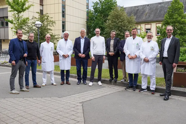 Vertreter beider Krankenhäuser unterzeichneten den Rahmenkooperationsvertrag | Foto: Westpfalz-Klinikum/gratis