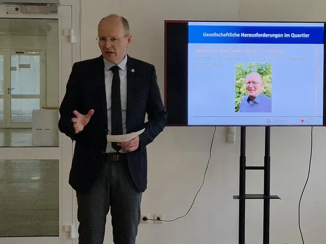 Bürgermeister Stefan Ulrich betonte beim Pressetermin die wachsende Bedeutung von Präventions- und Unterstützungsangeboten für ältere Menschen in Neustadt. | Foto: DRK-Schwesternschaft Rheinpfalz-Saar e. V.