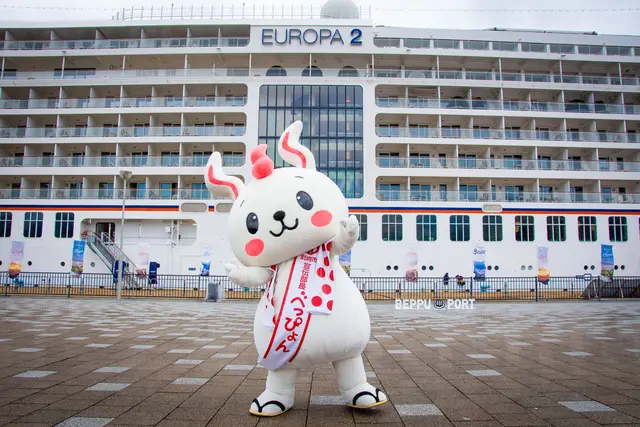 Konnichiwa EUROPA 2: Das kleine Luxusschiff wird im japanischen Beppu willkommen geheißen | Foto: © Hapag-Lloyd Cruises