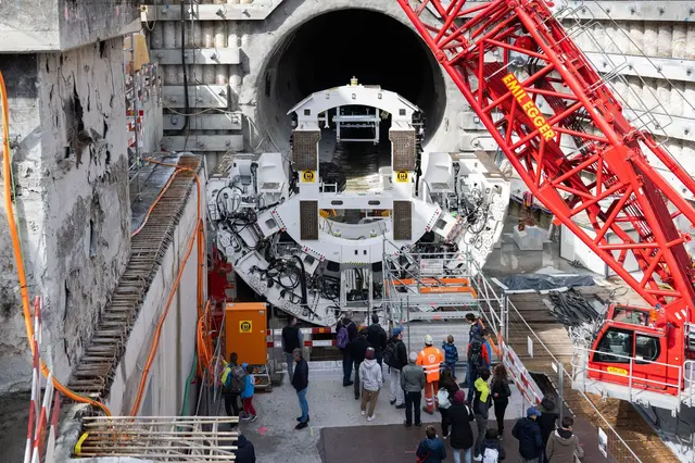 Nach einer Zwangspause hat die Tunnelbohrmaschine «Paulina» noch 100 Meter Störzone vor sich. (Archivbild) | Foto: Samuel Golay/KEYSTONE/TI-PRESS/dpa