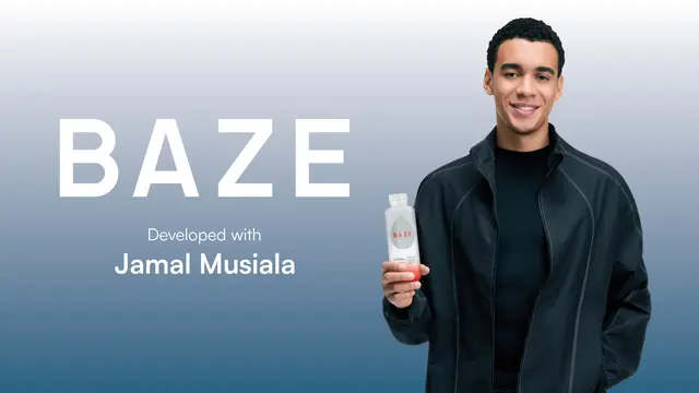 Jamal Musiala: Der Fußballprofi bringt mit BAZE ein neues Functional Water auf den Markt, das ab Mai erhältlich sein soll. | Foto: Drinks & More GmbH & Co. KG