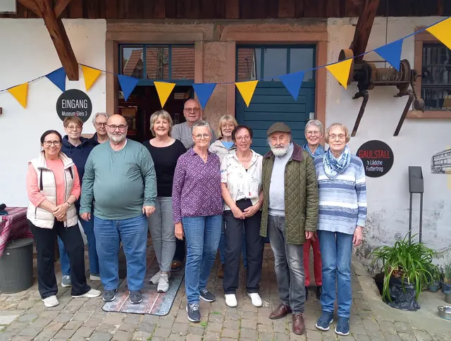 Ziehen an einem Strang: Vertreter des "Treffpunkts Dorfkulturf", des Nähkreises und des Heimatvereins | Foto: Helge Ebling/gratis