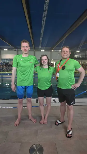 Teamfoto, Emma und Torsten mit Trainer Andreas Kauf | Foto: DLRG Kusel