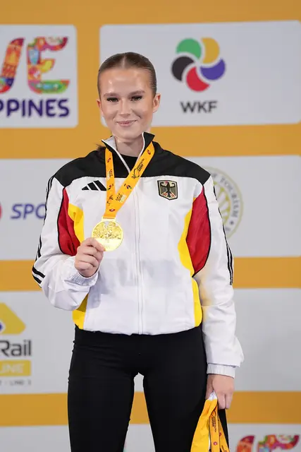 Mariel Goethe präsentiert stolz ihre zweite YL-Goldmedaille | Foto: BCRN
