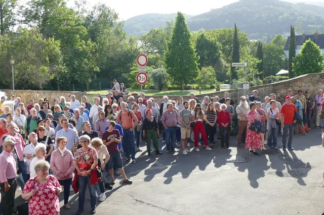 Großes Publikum zur Eröffnungsfeier. | Foto: Reinhard Kermann