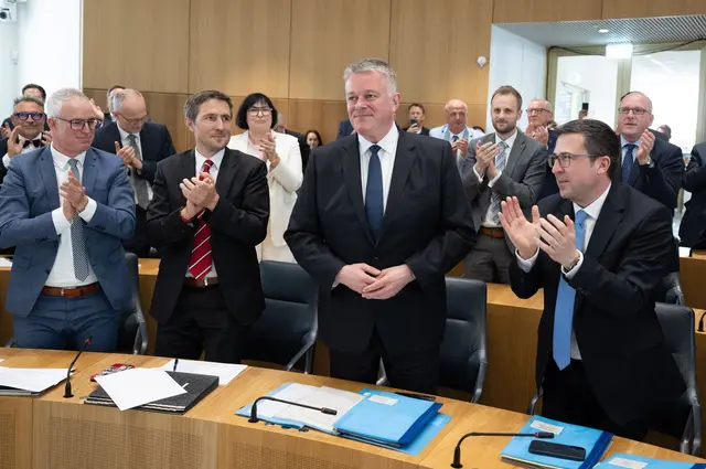 Schnieder zeigte sich angesichts von mindestens acht fehlenden Stimmen bei seiner Wahl zum MP gelassen.   | Foto: Boris Roessler/dpa Pool/dpa