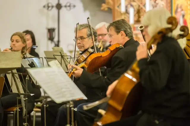 Ein Konzertabend bringt Menschen aus zwei Partnerstädten in der Kirche zusammen. | Foto: Roland Kohls