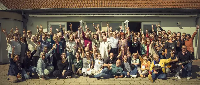 Fast 100 Sängerinnen und Sänger aus der gesamten Region sowie die Band HörensWörth machen beim Chorwerk-Projekt mit. | Foto: Manfred Ehrhardt