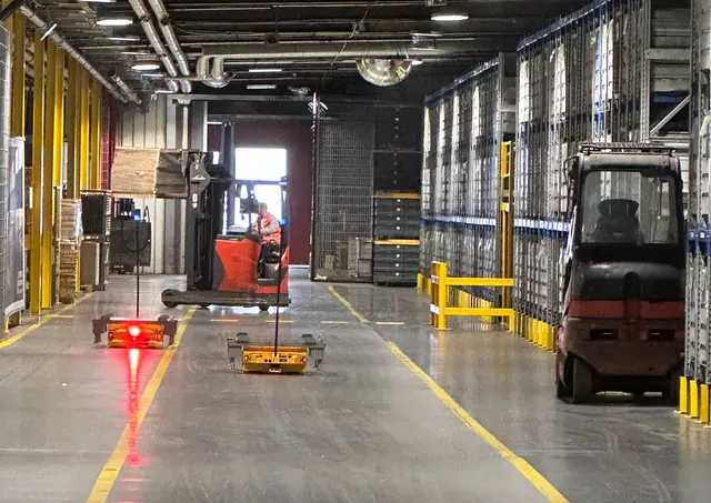 Besonders in der Automobilindustrie und im Metallbau gingen die Beschäftigungszahlen zurück. (Symbolbild) | Foto: Ira Schaible/dpa