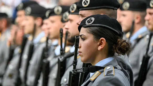 Kriegstüchtig? 70 Jahre Bundeswehr: Die ZDF-Dokumentation ordnet 70 Jahre Armee-Geschichte und die aktuelle Debatte um Personal und Wehrpflicht ein. | Foto: ZDF, Foto: Ina Fassbender
