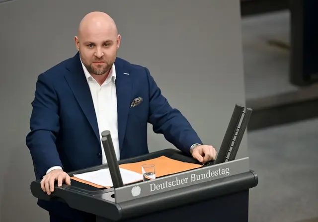 Der außenpolitische Sprecher der AfD-Bundestagsfraktion hat nach eigenen Angaben noch nicht über eine Teilnahme am Wirtschaftsforum in St. Petersburg entschieden. (Archivbild) | Foto: Markus Lenhardt/dpa