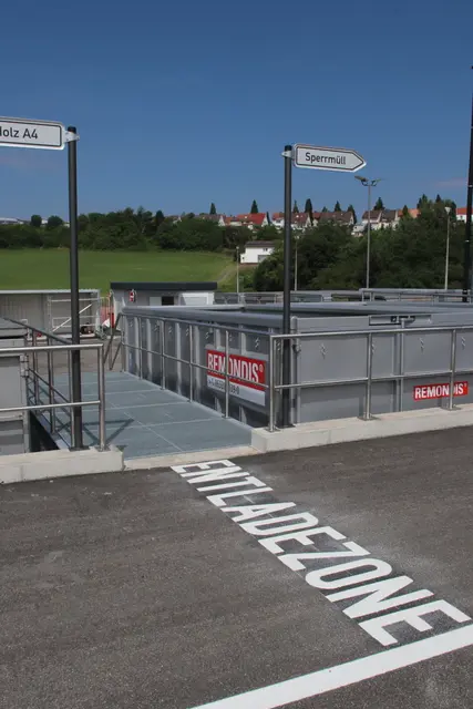 Wer vor Pfingsten noch Wertstoffe oder Grünschnitt wegbringen will, muss die Schließtage des Wertstoffhofs einplanen. | Foto: Stadt Pirmasens