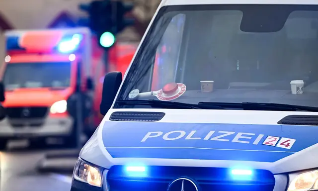 Den Mann erwartet eine Anzeige wegen eines gefährlichen Eingriffs in den Luftverkehr. (Symbolbild) | Foto: Jens Kalaene/dpa