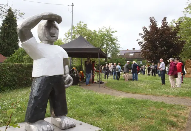 Ein Spaziergang durch den Park wird zur kleinen Kunsttour zwischen großen Skulpturen | Foto: Björn Iversen/gratis